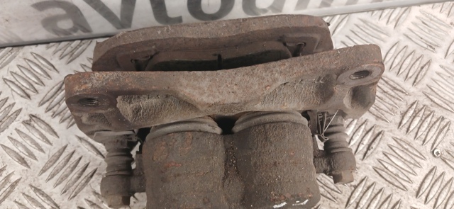 Суппорт тормозной, передний, правый 26292SC021 SUBARU