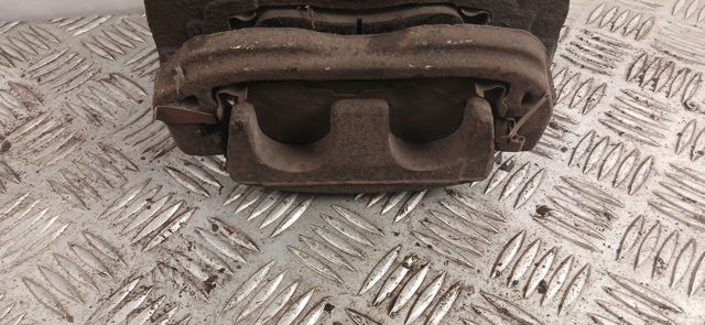 Суппорт тормозной, передний, левый 26292SC031 SUBARU