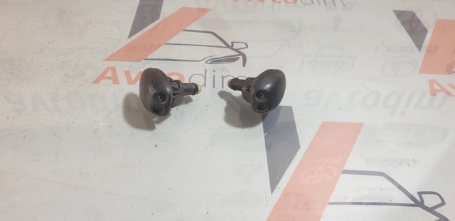 Сопло омывателя лобового стекла правое 289308H910 NISSAN