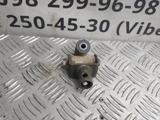 Кронштейн кулисы КПП 35046AG000 SUBARU