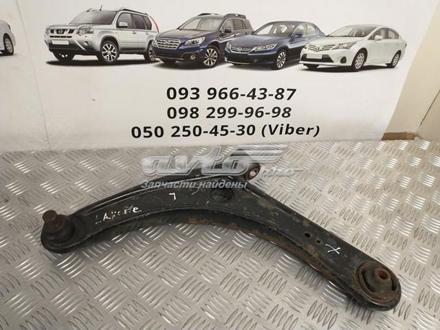 Рычаг передней подвески нижний левый 4013A009 MITSUBISHI