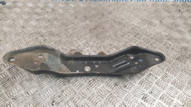 Балка крепления коробки передач 41011AG020 SUBARU