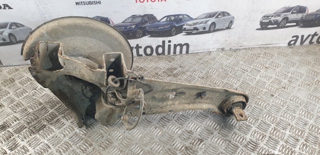Цапфа (поворотный кулак) задний правый 4125A080 MITSUBISHI