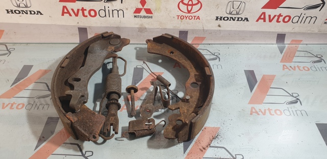 Задние барабанные тормозные колодки 43154S10A01 HONDA