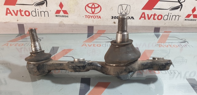 Правая нижняя шаровая опора 4333039625 TOYOTA