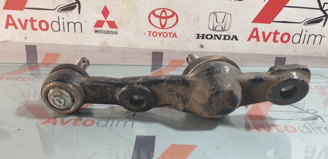 Нижняя левая шаровая опора 4334039505 TOYOTA
