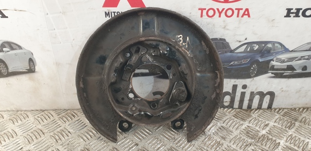 Щиток тормозного диска заднего левый 44030CY01A NISSAN
