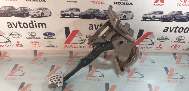 Педаль тормоза 465018H808 NISSAN