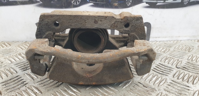 Суппорт тормозной передний правый 4773053060 TOYOTA