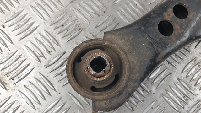 Передний нижний рычаг 4806820260 TOYOTA