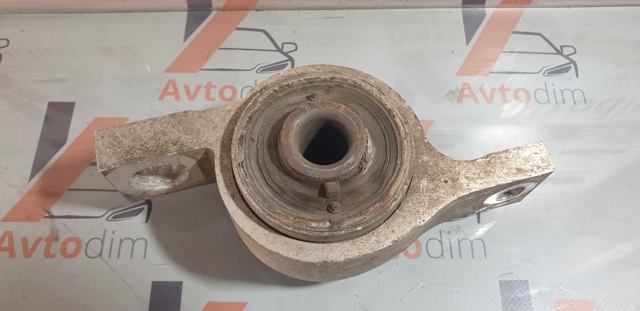 Сайлентблок нижнего рычага передней подвески 4807530040 TOYOTA