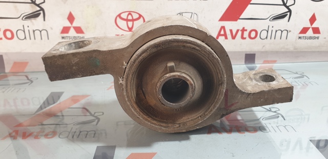TOYOTA 4807630040 Сайлентблок переднего рычага в наличии Николаев