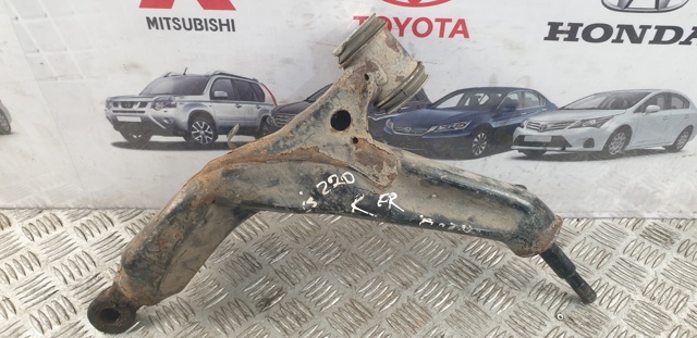 Правый рычаг передней нижней подвески 4862053020 TOYOTA