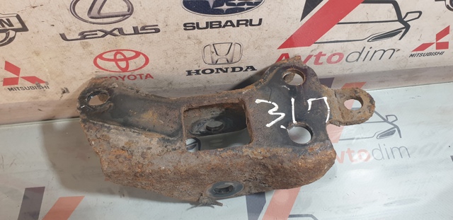 Кронштейн передний заднего продольного рычага 4871742010 TOYOTA