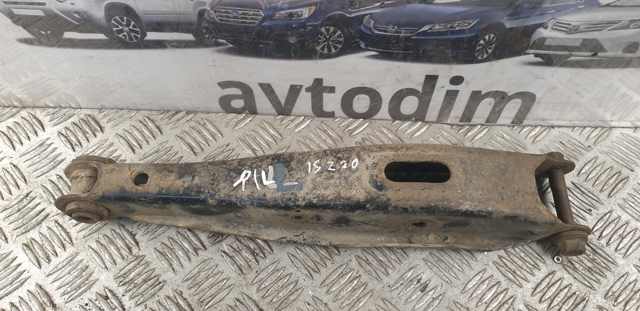 Балансир задний нижний, левый 4874030110 TOYOTA