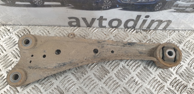 TOYOTA 4876042030 Рычаг (тяга) задней подвески продольный нижний правый в наличии Винница