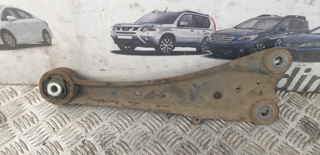 Рычаг/тяга задней подвески продольный нижний, правый 4876048110 TOYOTA