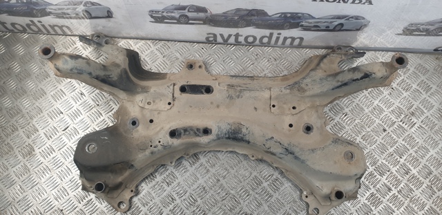 Балка передней подвески 5120112442 TOYOTA
