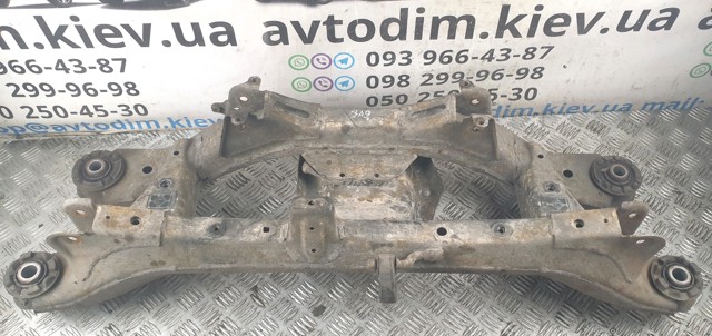 Поперечина задней подвески 5120605070 TOYOTA