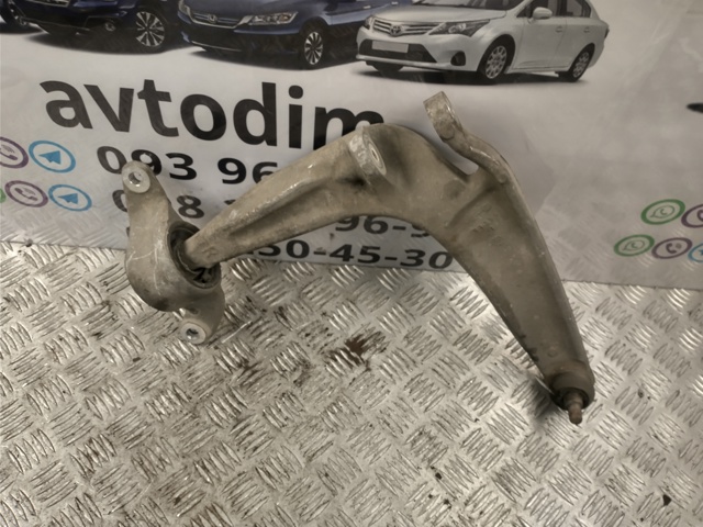 Правый рычаг передней нижней подвески 51350SMGE05 HONDA