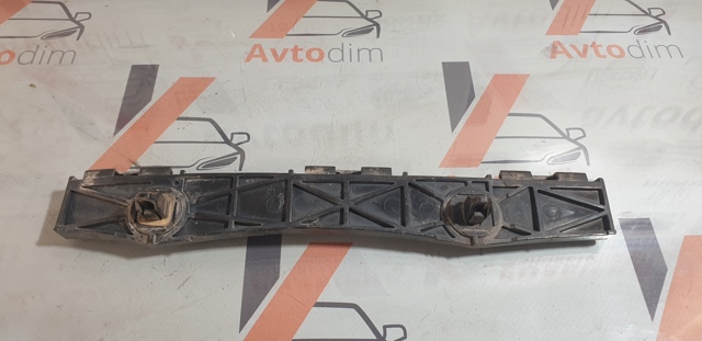 Направляющая заднего бампера, правая 5215753040 TOYOTA