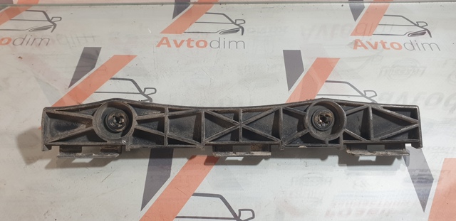 TOYOTA 5215753040 Направляющая заднего бампера правая в наличии Днепр