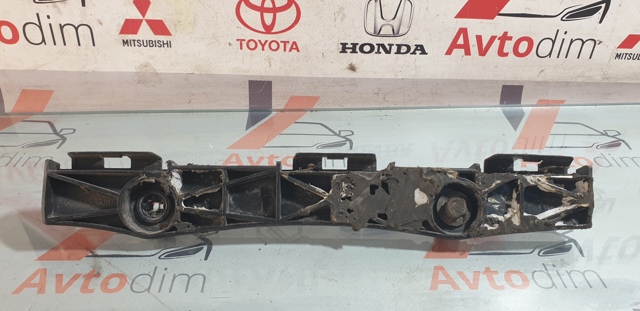 Направляющая заднего бампера, левая 5215853040 TOYOTA
