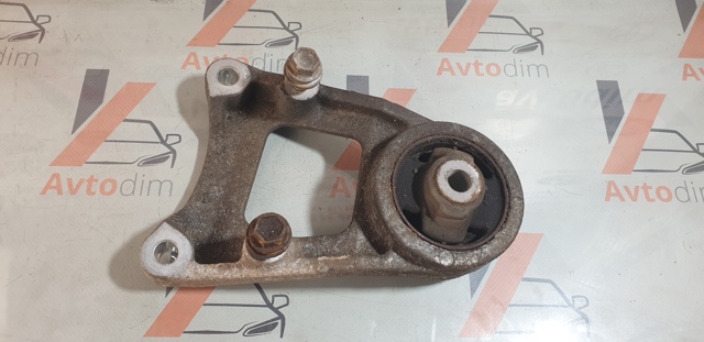 Траверса заднего редуктора, левая 5238042120 TOYOTA