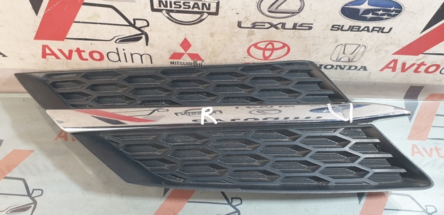 Решетка радиатора правая 5310542010 TOYOTA