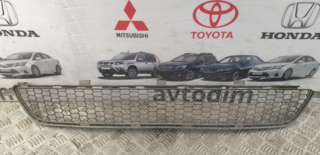 Решетка на бампер 5311253010 TOYOTA