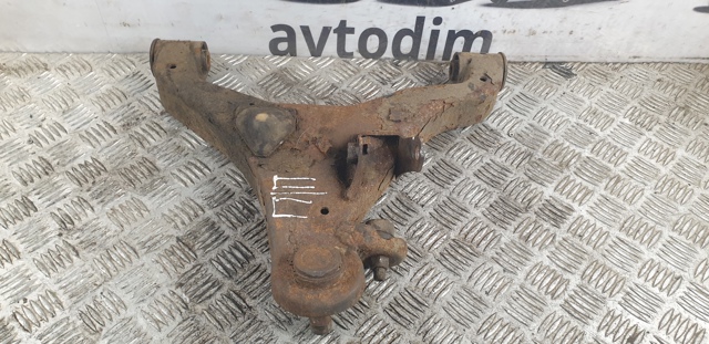 Рычаг передней подвески нижний, правый 54500EB300 NISSAN