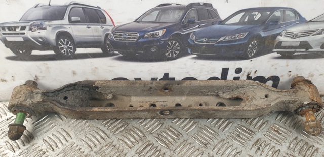 Рычаг задней подвески нижний, правый 55110JG000 NISSAN