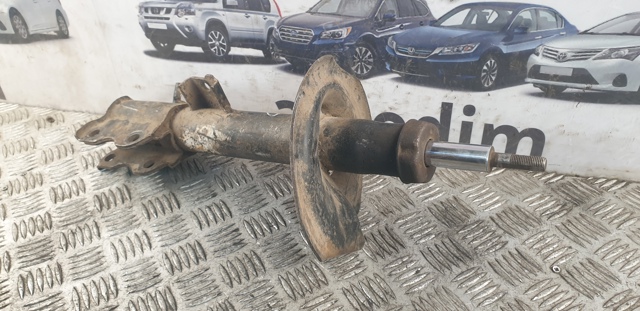 Стойка задняя правая 553028H327 NISSAN