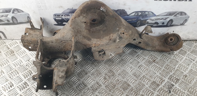 Рычаг/тяга задней подвески продольный нижний, правый 55501JG000 NISSAN