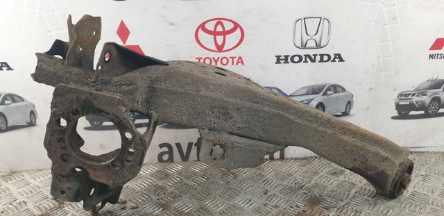 Рычаг/тяга задней подвески продольный нижний, левый 55502JG000 NISSAN