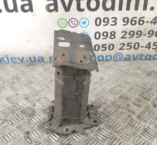 Кронштейн усилителя переднего бампера 5701405030 TOYOTA