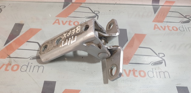 Петля передней двери правая 5702A005 MITSUBISHI