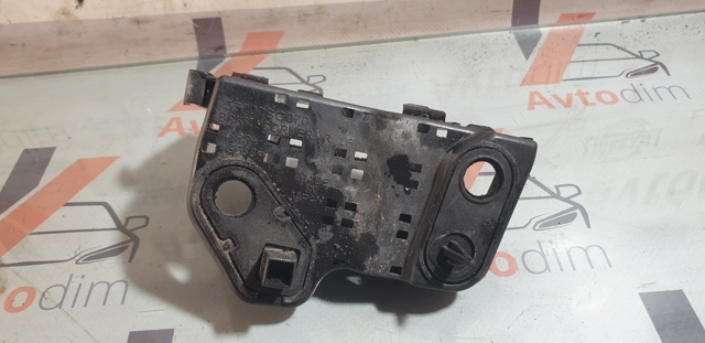 Левый кронштейн заднего бампера 57707SG070 SUBARU