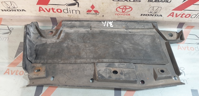 Защита заднего бампера 5872442010 TOYOTA