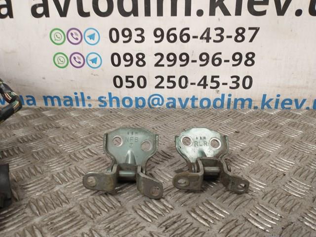 Петля передней двери, правой 61220FA010 SUBARU