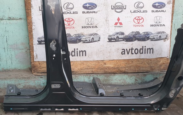 Стойка центральная, правая 6131142040 TOYOTA