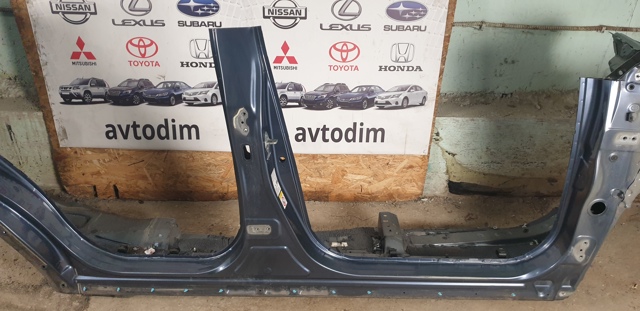 TOYOTA 6131142040 Стойка кузова центральная правая в наличии Ирпень