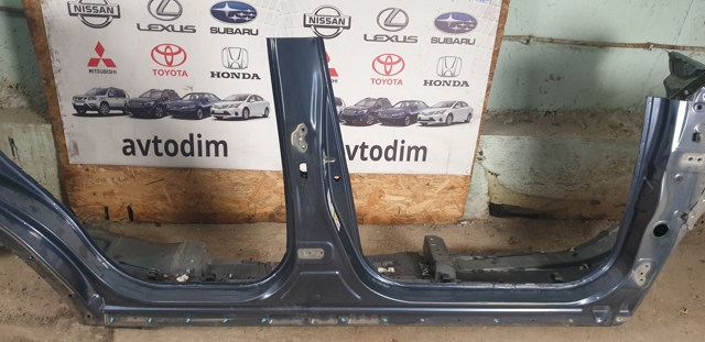 TOYOTA 6131142040 Стойка кузова центральная правая в наличии Киев