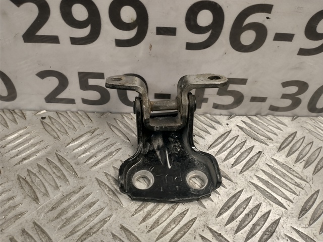 61520FA010 Петля двери задней левой купить Киев