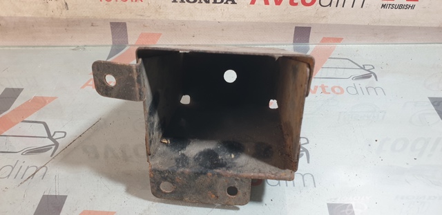 Кронштейн усилителя переднего бампера 620628H700 NISSAN