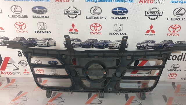 Решетка радиатора 623108H700 NISSAN