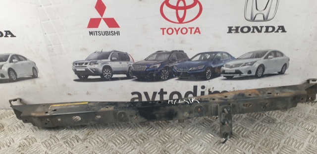 Рамка радиатора верхняя 62511JG00A NISSAN