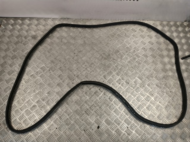 SUBARU 63516SA000 Уплотнитель багажника (двери 3/5-й задней) в наличии Ровно