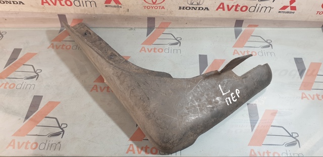 Комплект передних брызговиков 638558H325 NISSAN