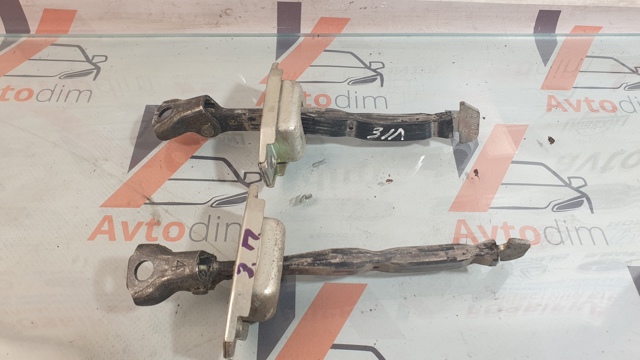 Ограничитель двери, задний 6863042040 TOYOTA
